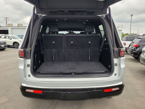 Used 2024 Jeep Wagoneer Series II w/ Flexible Seating Group RWD image 27