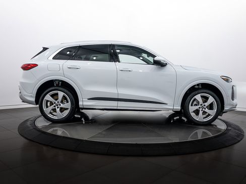 New 2025 Audi Q5 Premium Plus image 3