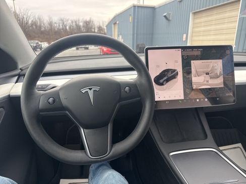 Used 2024 Tesla Model Y Long Range image 17