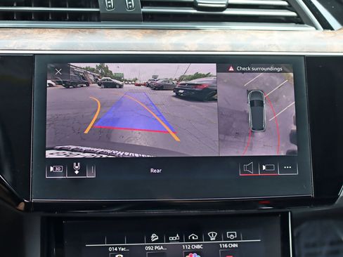 Used 2019 Audi e-tron Prestige w/ Prestige Package image 24