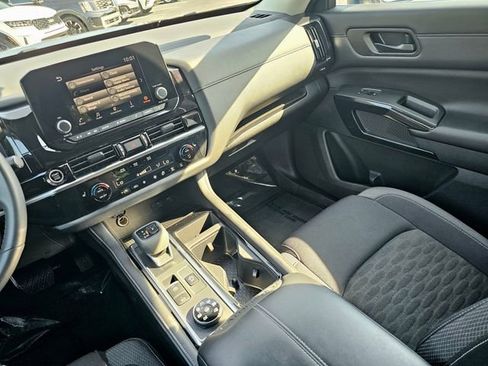 Used 2024 Nissan Pathfinder SV w/ Lighting Package (N92) AWD/4WD image 37
