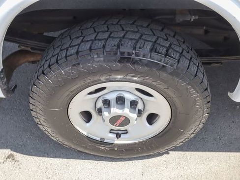 Used 2022 GMC Savana 2500 w/ Chrome Appearance Package RWD image 17