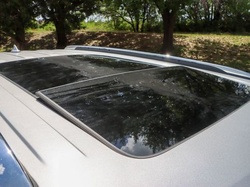 Used 2018 Ford Explorer Limited w/ Ford Safe & Smart Package image 9