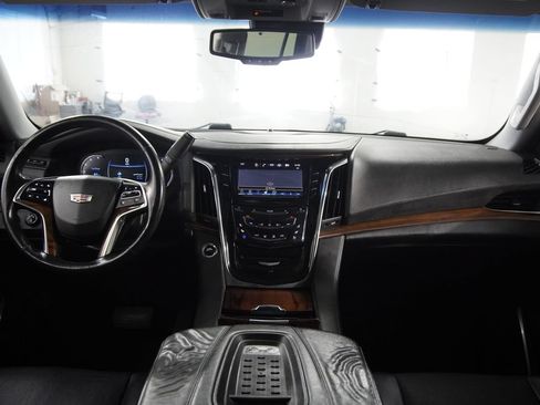 Used 2016 Cadillac Escalade Luxury AWD/4WD image 10