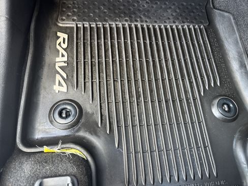 Used 2019 Toyota RAV4 LE FWD image 16