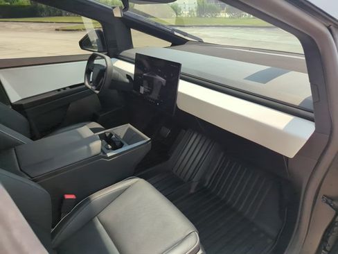 Used 2024 Tesla Cybertruck AWD Crew Cab image 25