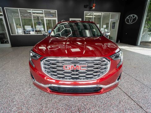 Used 2020 GMC Terrain Denali w/ Denali Premium Package AWD/4WD image 6