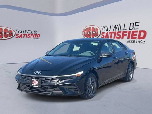 Used 2024 Hyundai Elantra SEL FWD image 4