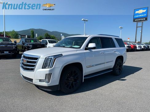 Used 2017 Cadillac Escalade Luxury AWD/4WD image 3