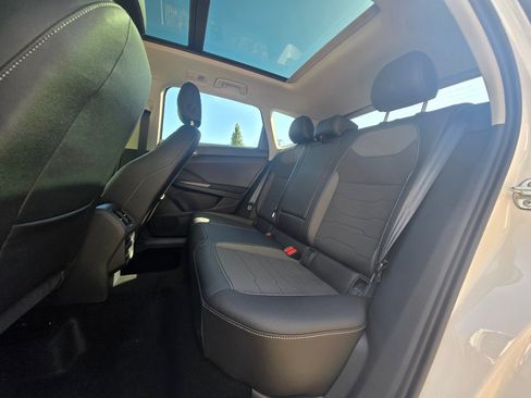 New 2026 Volkswagen Taos SE FWD image 12