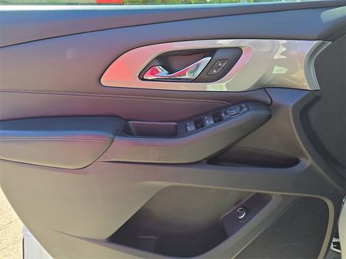 Used 2021 Chevrolet Traverse LT w/ LPO, Blackout Package image 12