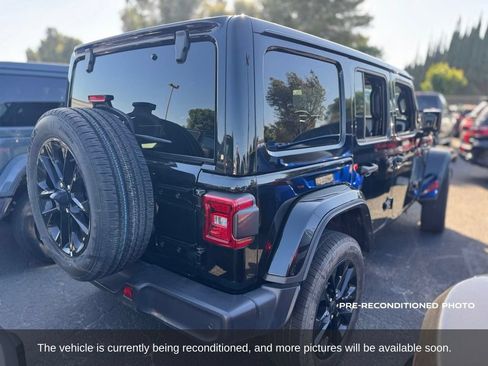 Used 2025 Jeep Wrangler Unlimited Sahara w/ Safety Group AWD/4WD image 6