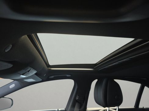 Used 2017 Mercedes-Benz E 300 4MATIC image 17