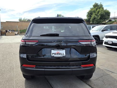 New 2025 Jeep Grand Cherokee Altitude image 4