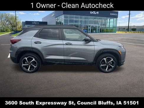Used 2021 Chevrolet TrailBlazer RS w/ Sun and Liftgate Package AWD/4WD image 2