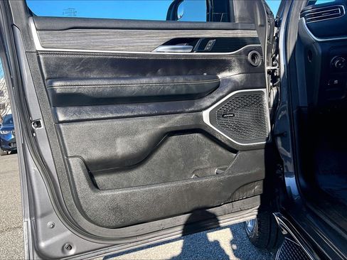 Used 2024 Jeep Wagoneer L Series II w/ Premium Group I image 22