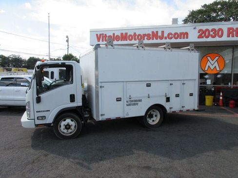 Used 2018 Isuzu NPR RWD image 1