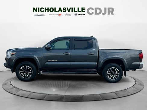 Used 2019 Toyota Tacoma SR5 AWD/4WD image 2