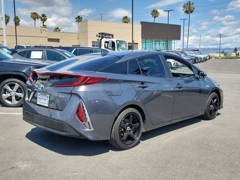 Used 2021 Toyota Prius Prime XLE FWD image 4
