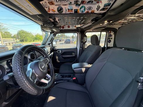 Used 2020 Jeep Gladiator Sport w/ Quick Order Package 24S AWD/4WD image 14
