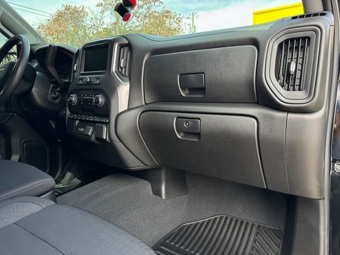 Used 2025 Chevrolet Silverado 1500 Custom image 14