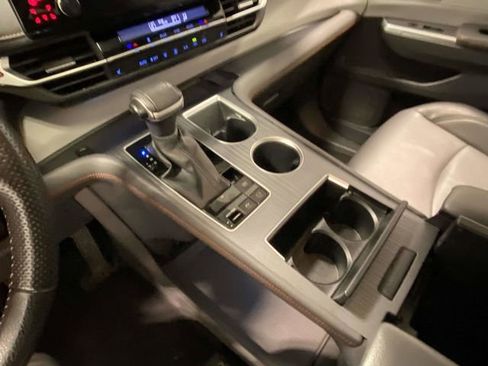 Used 2022 Toyota Sienna XSE w/ XSE Plus Package image 18