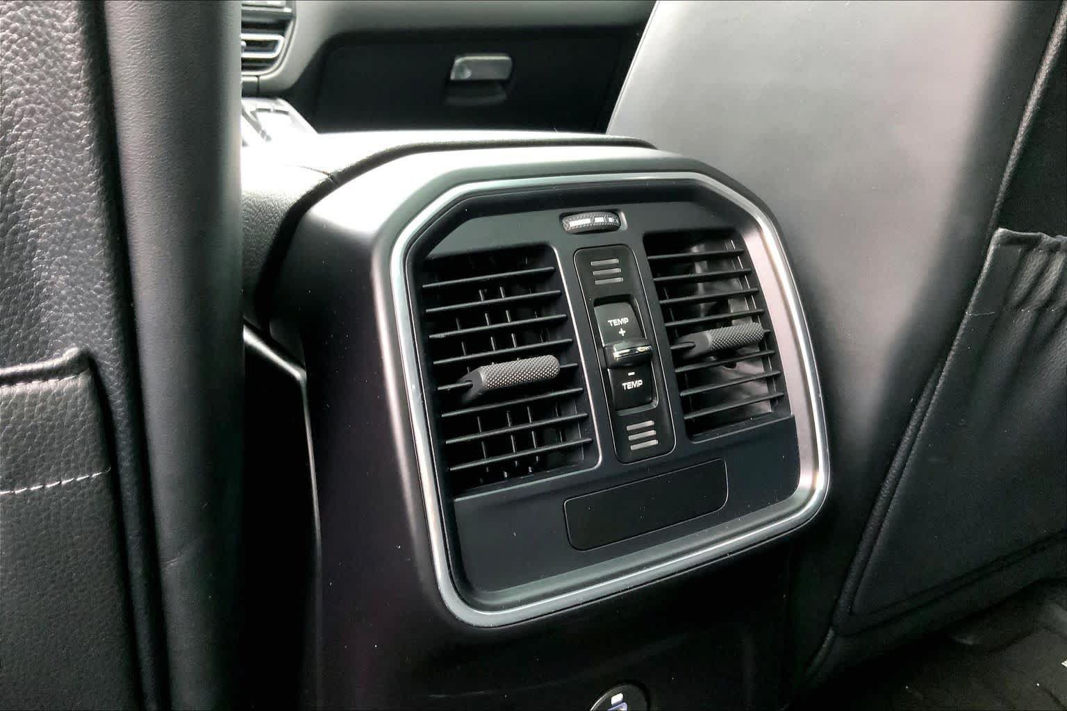 Used 2021 Porsche Macan AWD/4WD image 35
