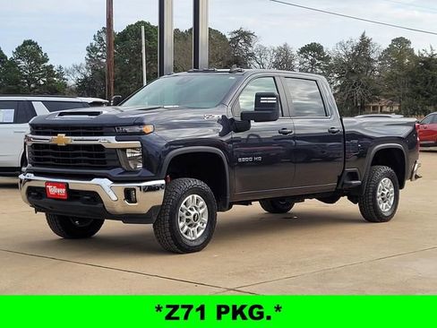 Used 2024 Chevrolet Silverado 2500 LT w/ Convenience Package image 4