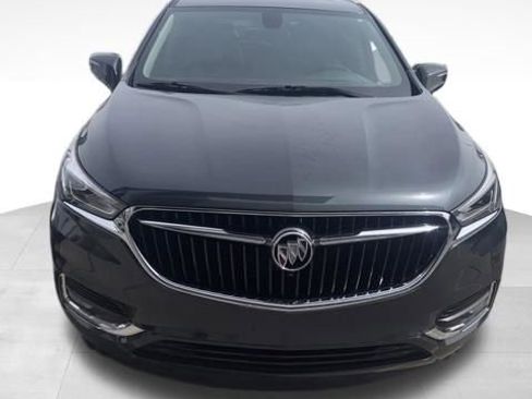 Used 2018 Buick Enclave Essence image 3