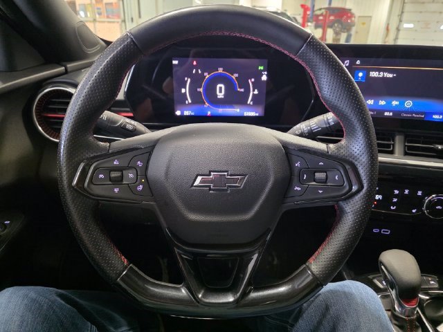 Used 2024 Chevrolet Trax RS w/ Sunroof Package FWD image 24