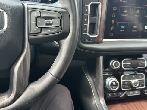 Used 2023 GMC Yukon XL Denali Ultimate AWD/4WD image 21
