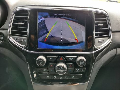 Used 2019 Jeep Grand Cherokee Altitude AWD/4WD image 6