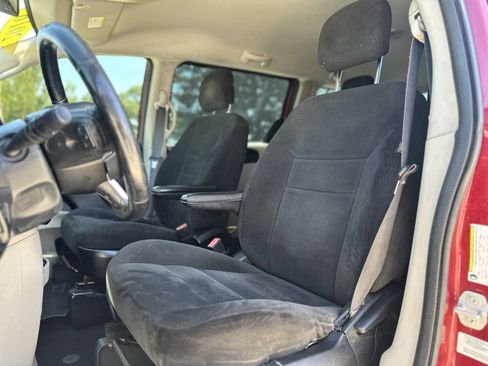 Used 2016 Dodge Grand Caravan American Value Package w/ UConnect Hands-Free Group FWD image 10