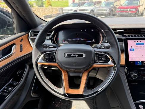 Used 2023 Jeep Grand Cherokee Summit AWD/4WD image 15