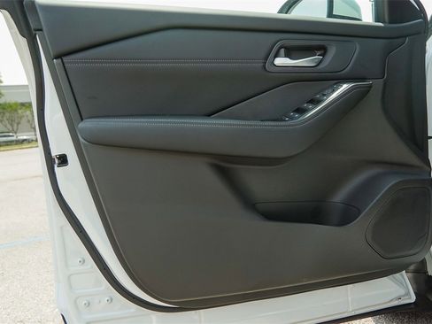 New 2024 Nissan Rogue SV w/ SV Premium Package image 8