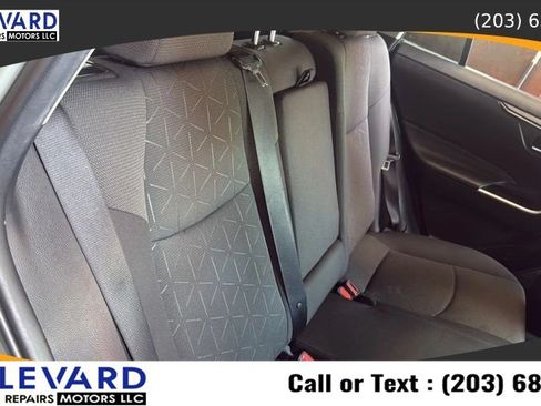 Used 2021 Toyota RAV4 XLE AWD/4WD image 35