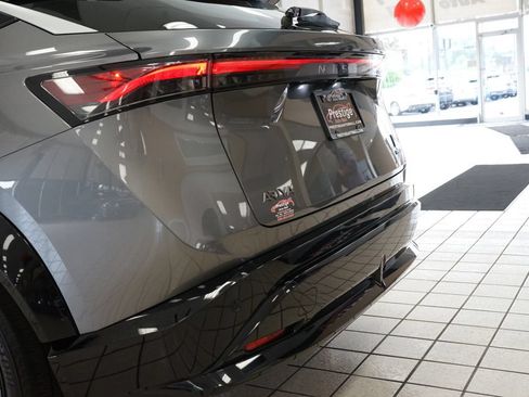 Used 2023 Nissan Ariya FWD image 16