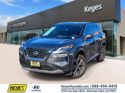 Used 2023 Nissan Rogue SV image 1