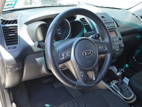 Used 2012 Kia Soul + FWD image 27