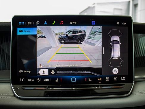 New 2025 Volkswagen Tiguan SE image 3