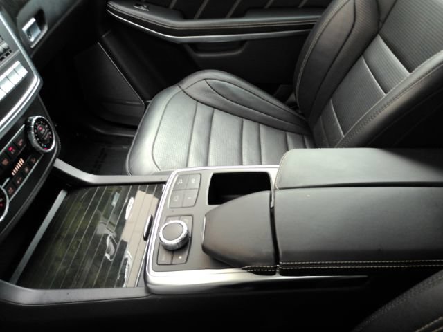 Used 2015 Mercedes-Benz GL 63 AMG 4MATIC image 47