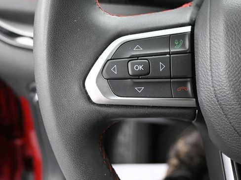 Used 2025 Jeep Compass Trailhawk AWD/4WD image 39