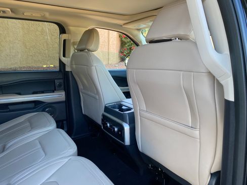 Used 2024 Ford Expedition Limited image 46