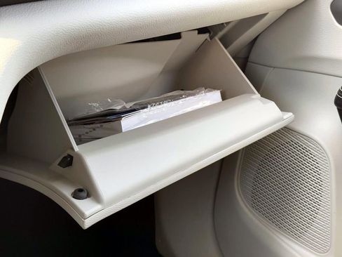 Certified 2023 Chrysler Pacifica Touring-L image 32