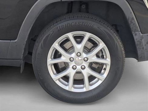 Used 2016 Jeep Cherokee Latitude image 16