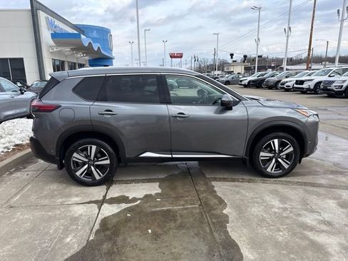 Used 2023 Nissan Rogue SL w/ SL Premium Package image 6