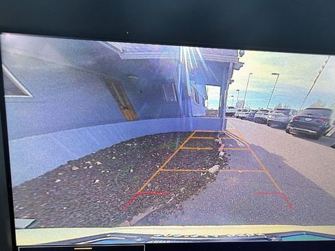 Used 2024 GMC Terrain SLT image 34