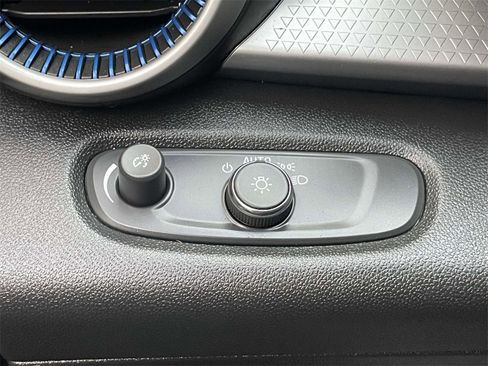 Used 2025 Chevrolet Trax LS w/ LS Convenience Package image 17