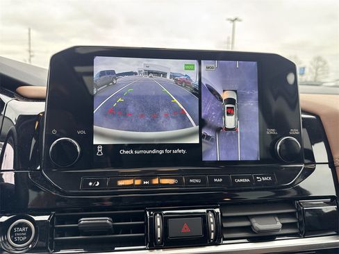 Used 2023 Nissan Pathfinder Platinum image 17