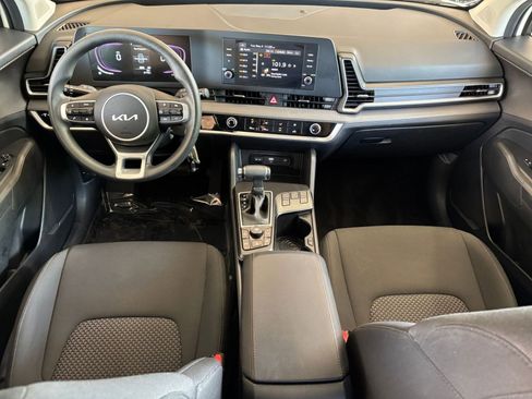 Used 2025 Kia Sportage LX FWD image 32